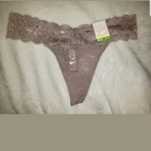 Candie's Woman's Thong Underwear M